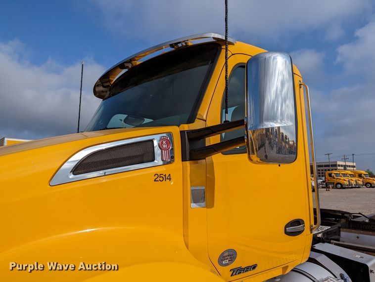 image for item MN9957 2019 Kenworth T680  semi truck