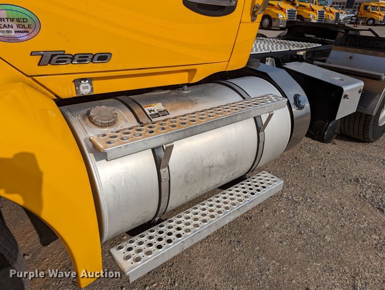 image for item MN9957 2019 Kenworth T680  semi truck