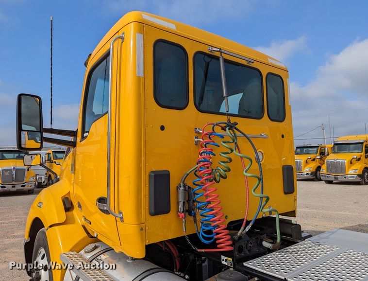 image for item MN9957 2019 Kenworth T680  semi truck