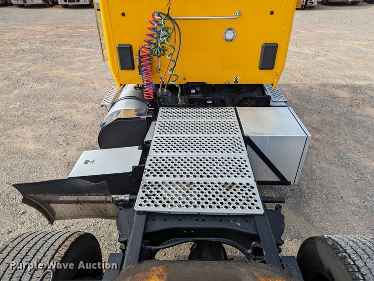 image for item MN9957 2019 Kenworth T680  semi truck