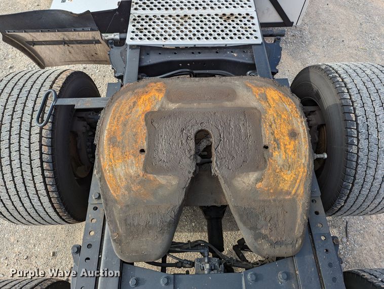 image for item MN9957 2019 Kenworth T680  semi truck