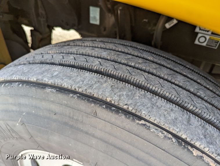 image for item MN9957 2019 Kenworth T680  semi truck