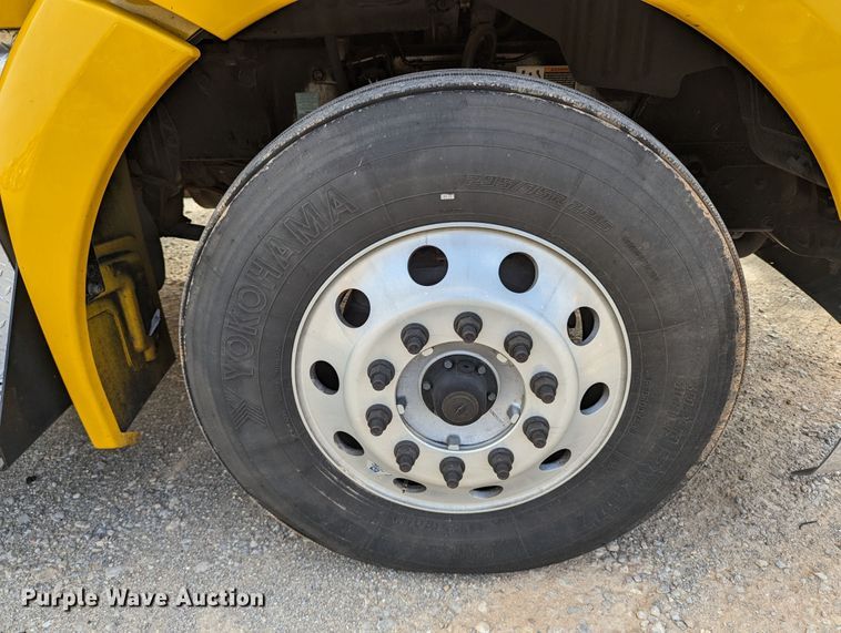 image for item MN9957 2019 Kenworth T680  semi truck