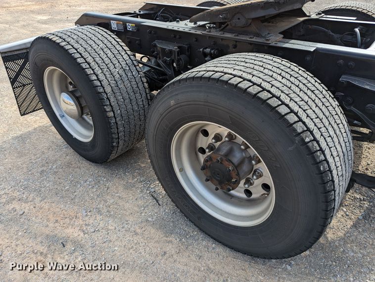 image for item MN9957 2019 Kenworth T680  semi truck