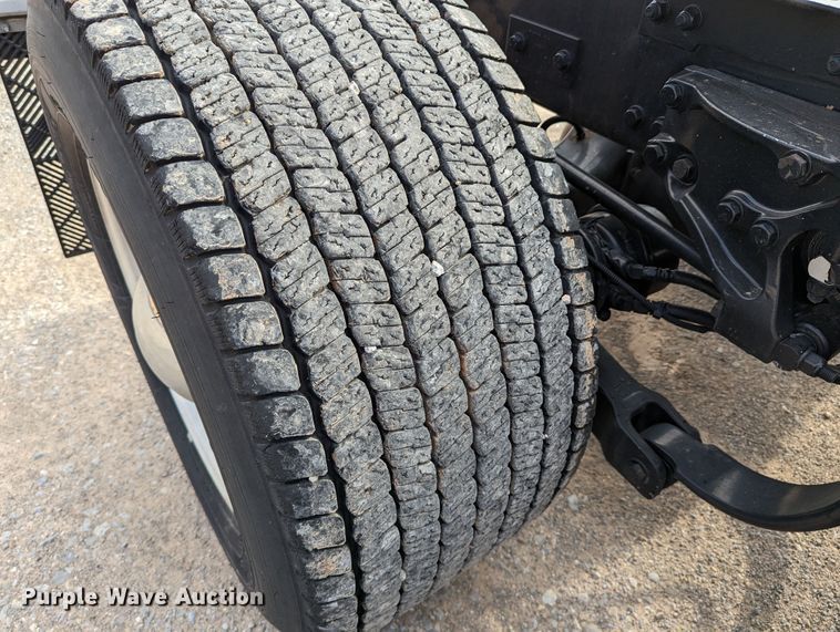 image for item MN9957 2019 Kenworth T680  semi truck