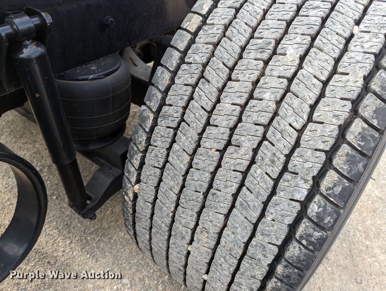 image for item MN9957 2019 Kenworth T680  semi truck