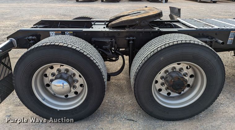 image for item MN9957 2019 Kenworth T680  semi truck