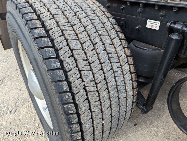 image for item MN9957 2019 Kenworth T680  semi truck