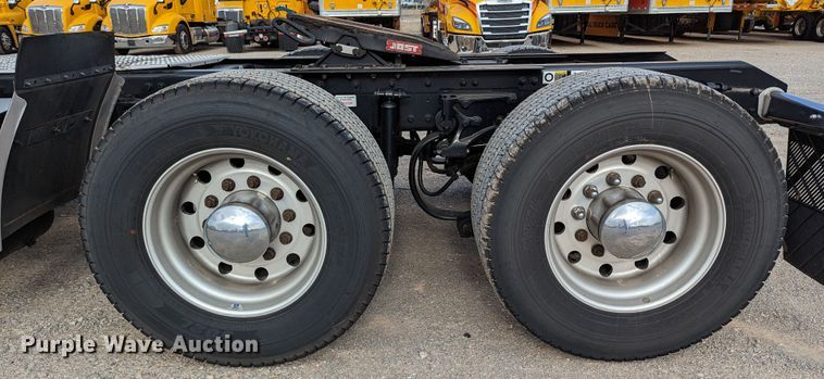 image for item MN9957 2019 Kenworth T680  semi truck