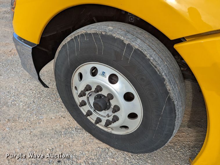 image for item MN9957 2019 Kenworth T680  semi truck