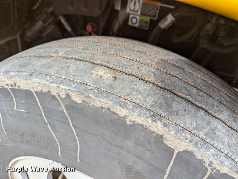 image for item MN9957 2019 Kenworth T680  semi truck