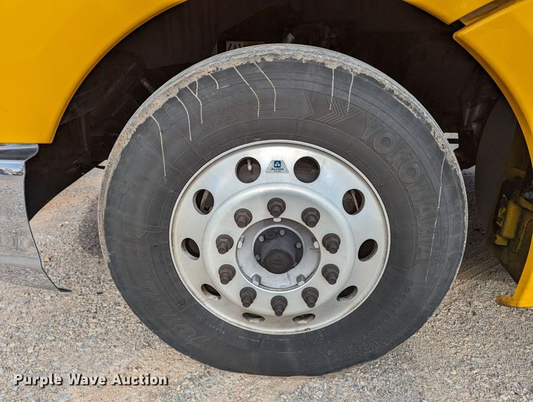 image for item MN9957 2019 Kenworth T680  semi truck