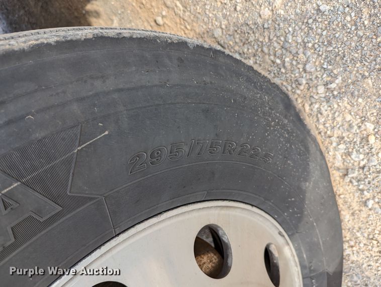 image for item MN9957 2019 Kenworth T680  semi truck