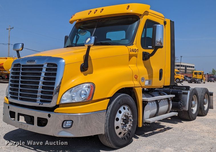 image for item MN9958 2018 Freightliner Cascadia 125  semi truck