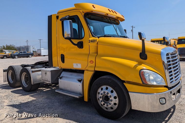 image for item MN9958 2018 Freightliner Cascadia 125  semi truck