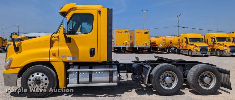 image for item MN9958 2018 Freightliner Cascadia 125  semi truck