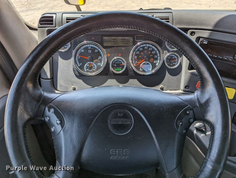 image for item MN9958 2018 Freightliner Cascadia 125  semi truck