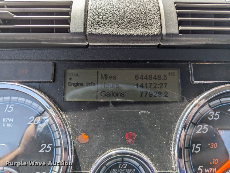 image for item MN9958 2018 Freightliner Cascadia 125  semi truck