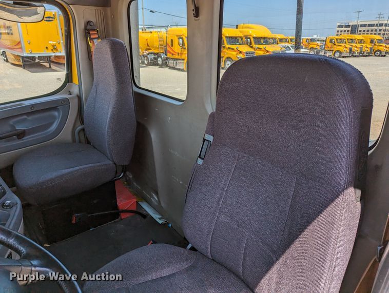 image for item MN9958 2018 Freightliner Cascadia 125  semi truck