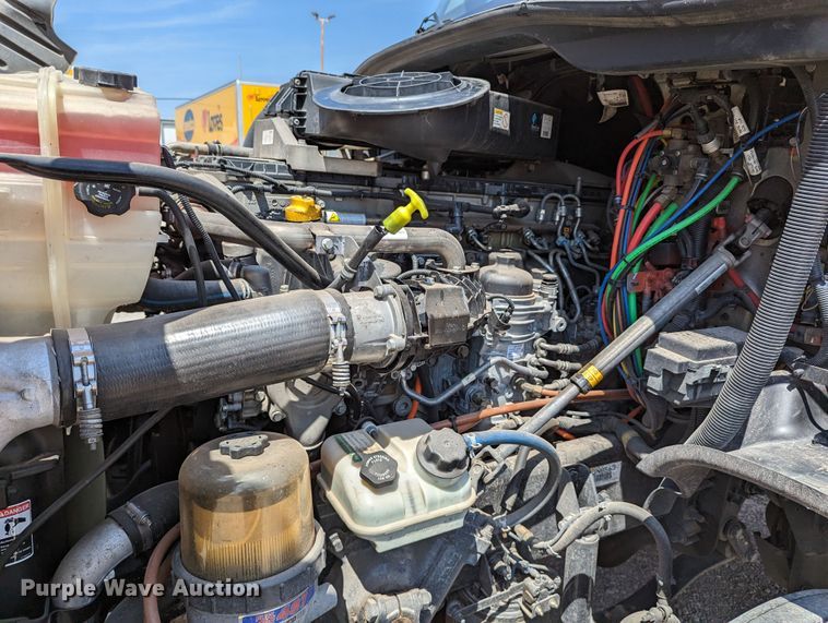 image for item MN9958 2018 Freightliner Cascadia 125  semi truck