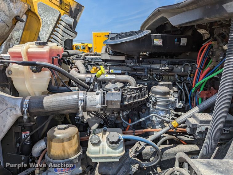 image for item MN9958 2018 Freightliner Cascadia 125  semi truck