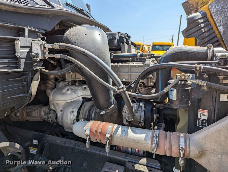 image for item MN9958 2018 Freightliner Cascadia 125  semi truck