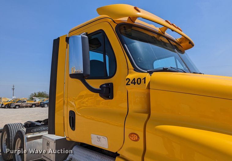 image for item MN9958 2018 Freightliner Cascadia 125  semi truck