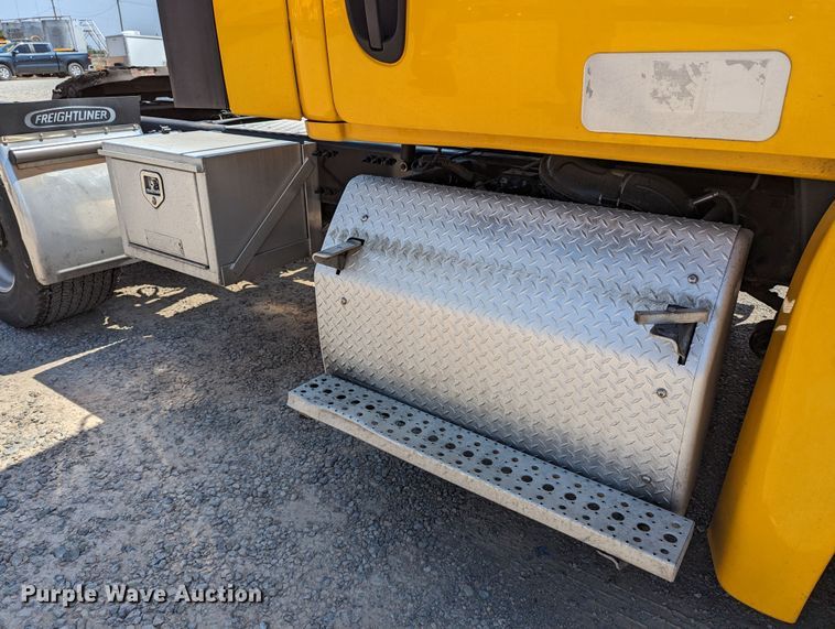 image for item MN9958 2018 Freightliner Cascadia 125  semi truck