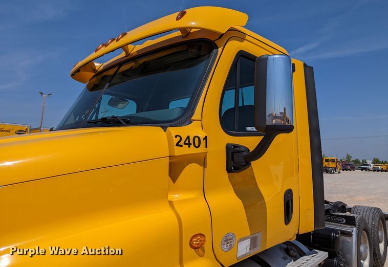 image for item MN9958 2018 Freightliner Cascadia 125  semi truck