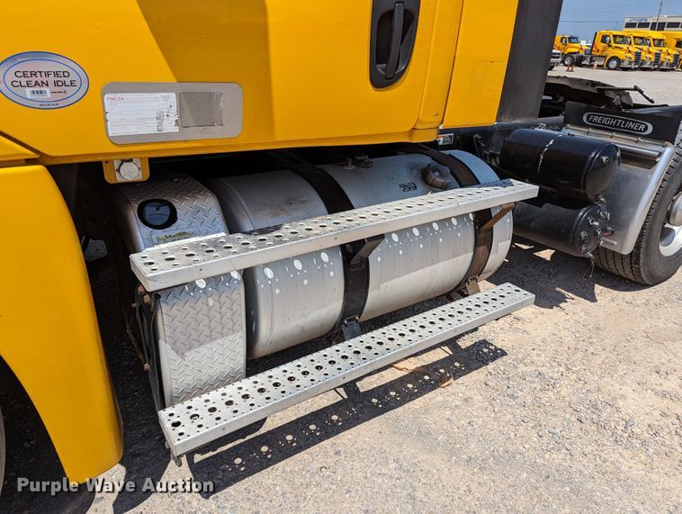 image for item MN9958 2018 Freightliner Cascadia 125  semi truck