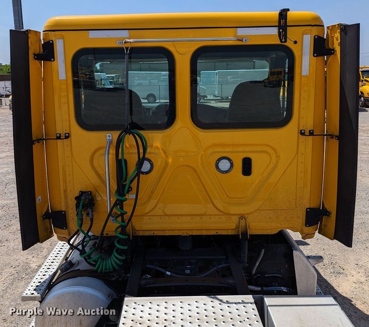 image for item MN9958 2018 Freightliner Cascadia 125  semi truck