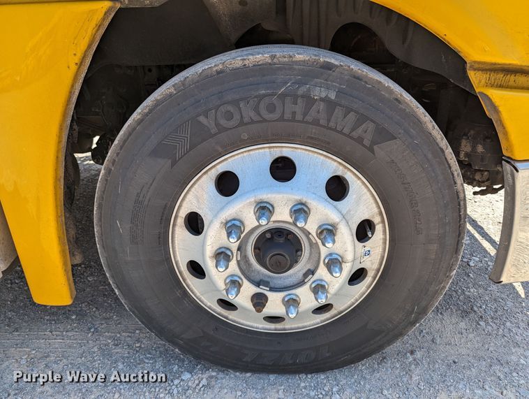 image for item MN9958 2018 Freightliner Cascadia 125  semi truck