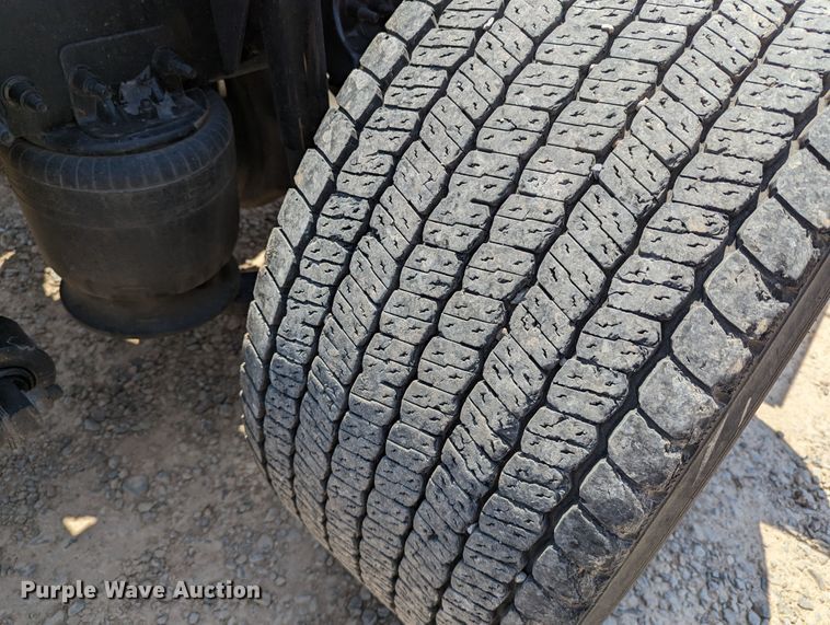 image for item MN9958 2018 Freightliner Cascadia 125  semi truck