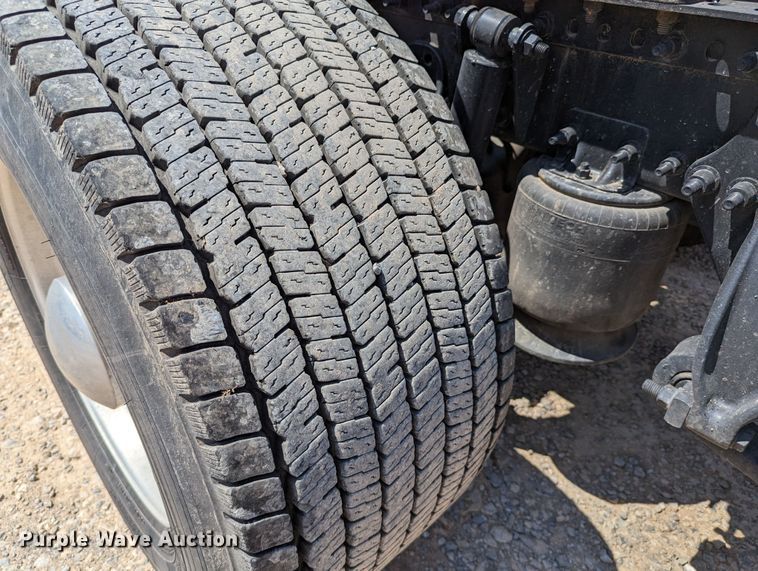 image for item MN9958 2018 Freightliner Cascadia 125  semi truck