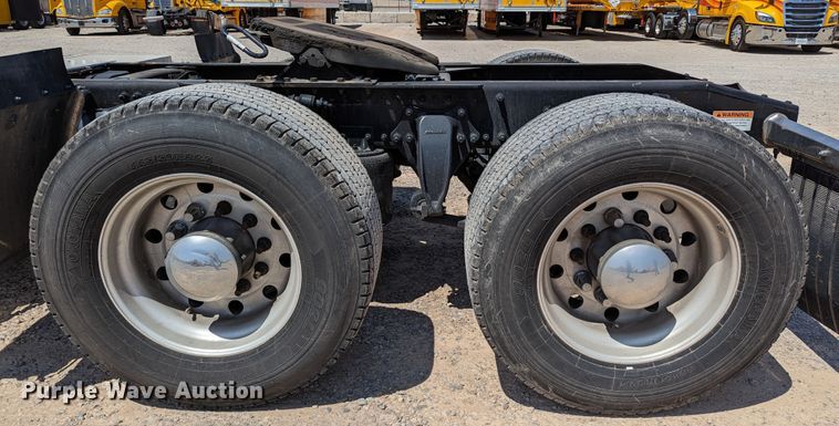 image for item MN9958 2018 Freightliner Cascadia 125  semi truck