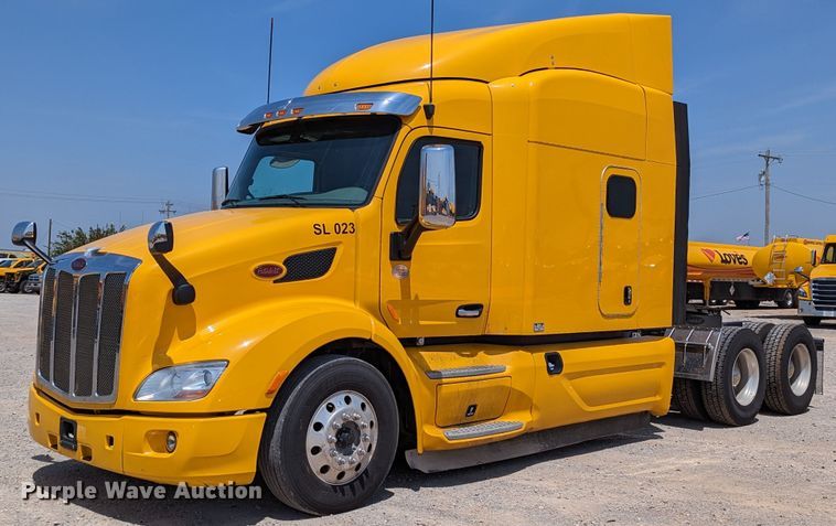 image for item MN9959 2018 Peterbilt 579  semi truck