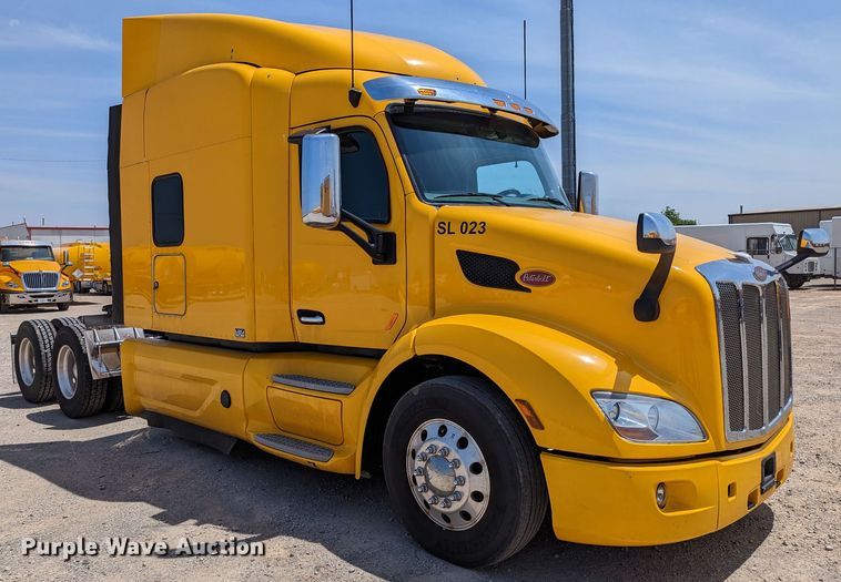 image for item MN9959 2018 Peterbilt 579  semi truck