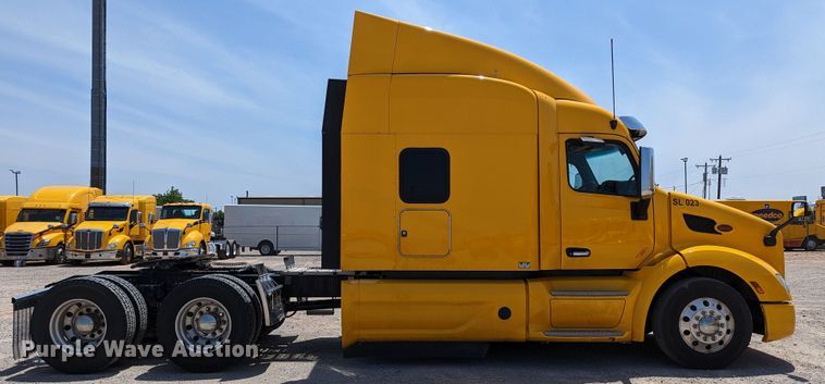 image for item MN9959 2018 Peterbilt 579  semi truck