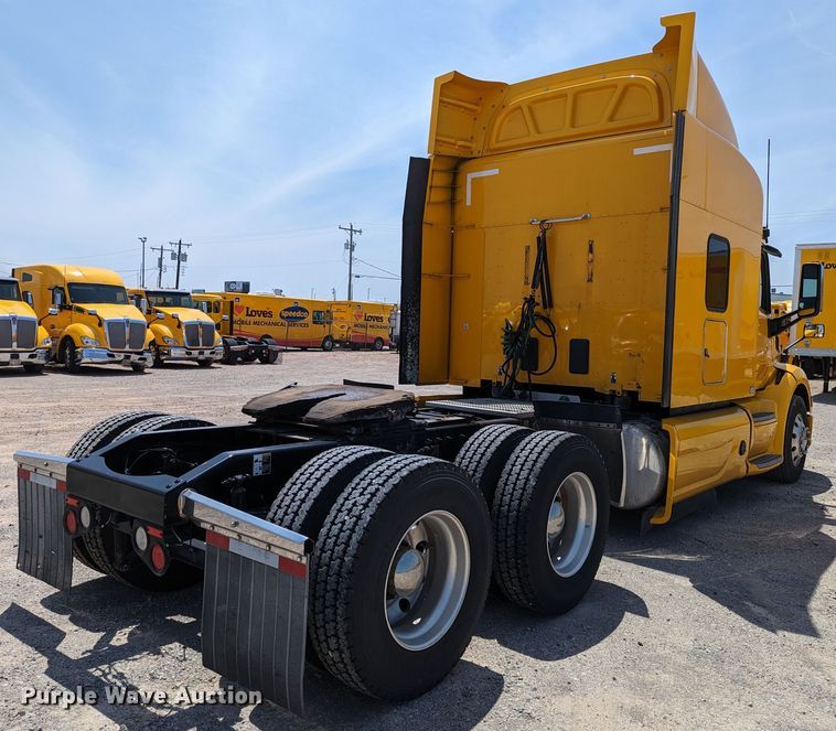 image for item MN9959 2018 Peterbilt 579  semi truck