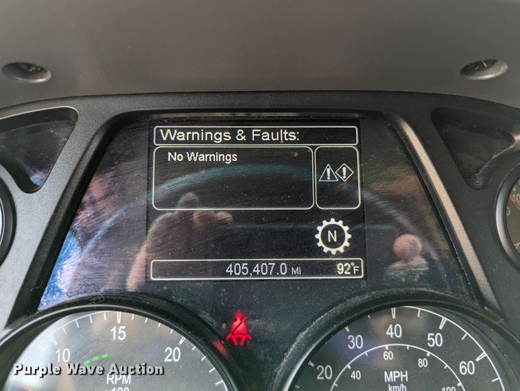 image for item MN9959 2018 Peterbilt 579  semi truck