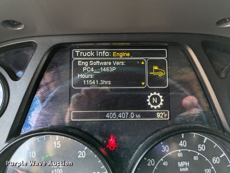 image for item MN9959 2018 Peterbilt 579  semi truck