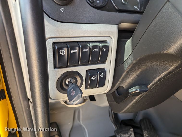 image for item MN9959 2018 Peterbilt 579  semi truck