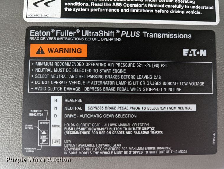 image for item MN9959 2018 Peterbilt 579  semi truck