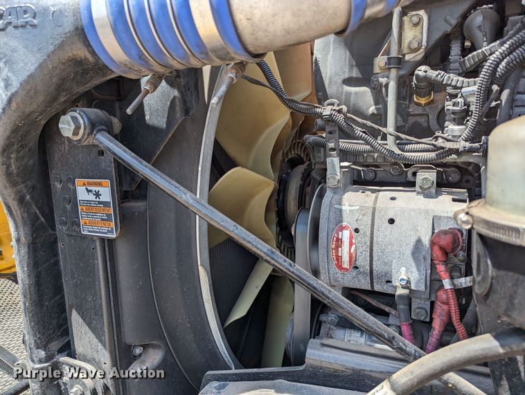 image for item MN9959 2018 Peterbilt 579  semi truck