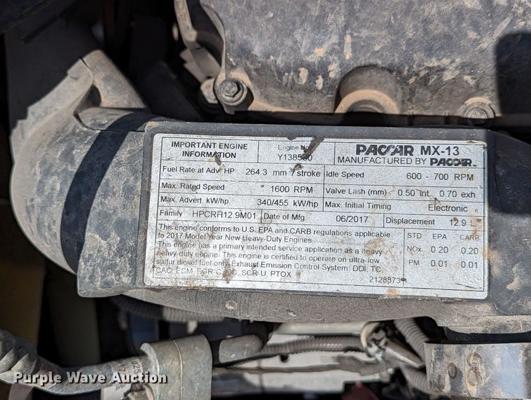 image for item MN9959 2018 Peterbilt 579  semi truck