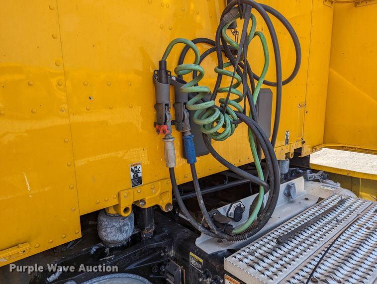 image for item MN9959 2018 Peterbilt 579  semi truck