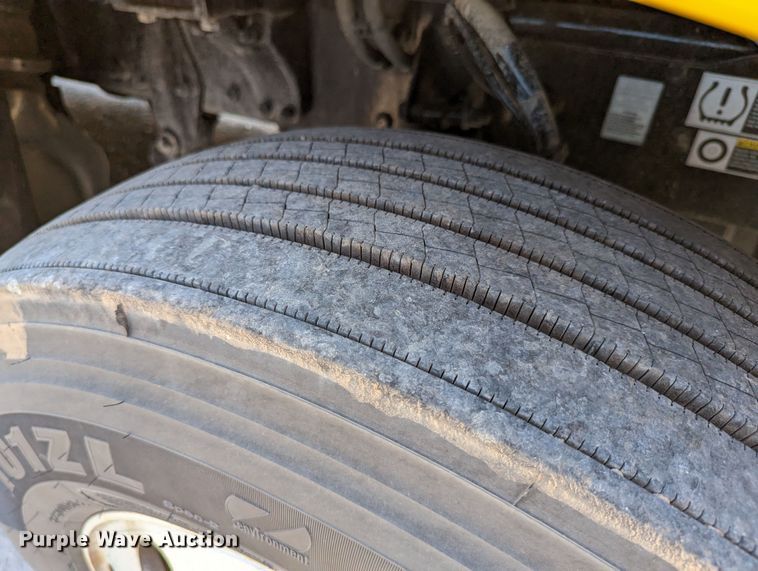 image for item MN9959 2018 Peterbilt 579  semi truck