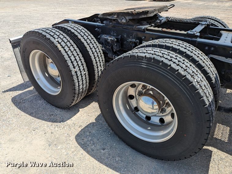 image for item MN9959 2018 Peterbilt 579  semi truck