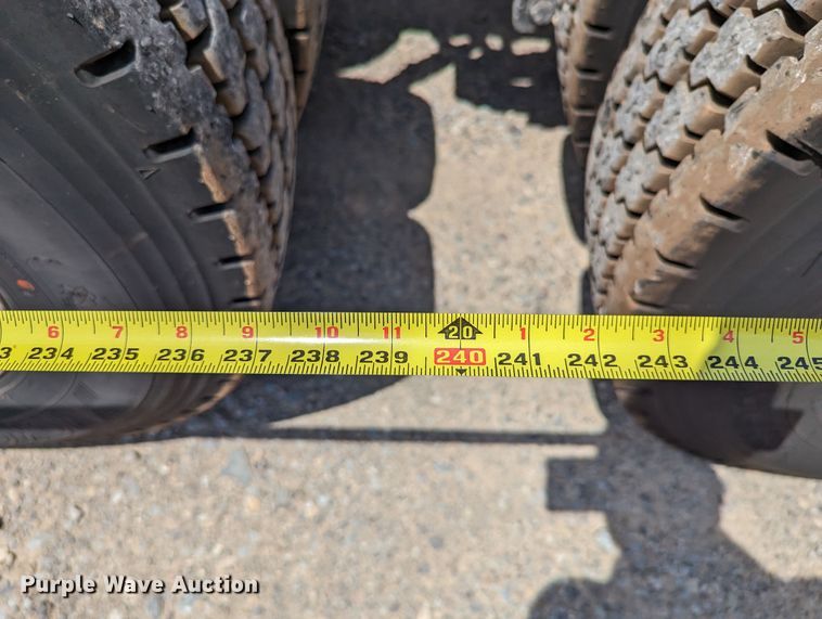 image for item MN9959 2018 Peterbilt 579  semi truck