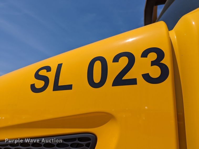 image for item MN9959 2018 Peterbilt 579  semi truck